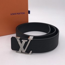 Ремень Louis Vuitton с необычной пряжкой
