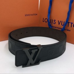 Ремень Louis Vuitton с пряжкой LV черного цвета