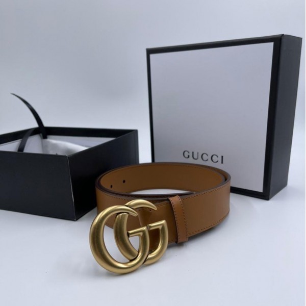 Ремень Gucci с золотистой пряжкой GG