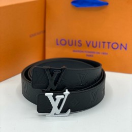 Ремень Louis Vuitton с серебристой пряжкой LV