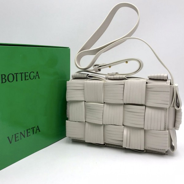 Сумка Bottega Veneta - Cassette Maxi Intrecciato