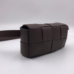 Поясная сумка BOTTEGA VENETA Cassette темно-коричневый