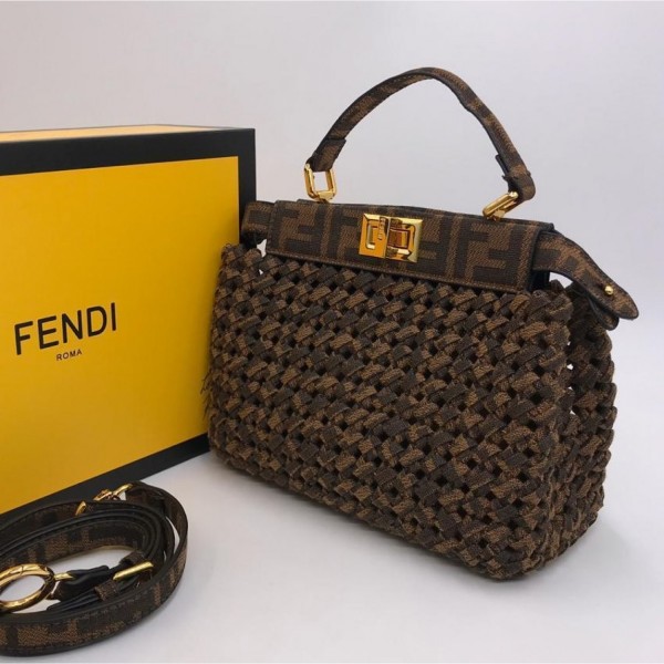 Сумка FENDI PEEKABOO ICONIC MEDIUM