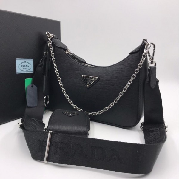 Сумка Prada с логотипом