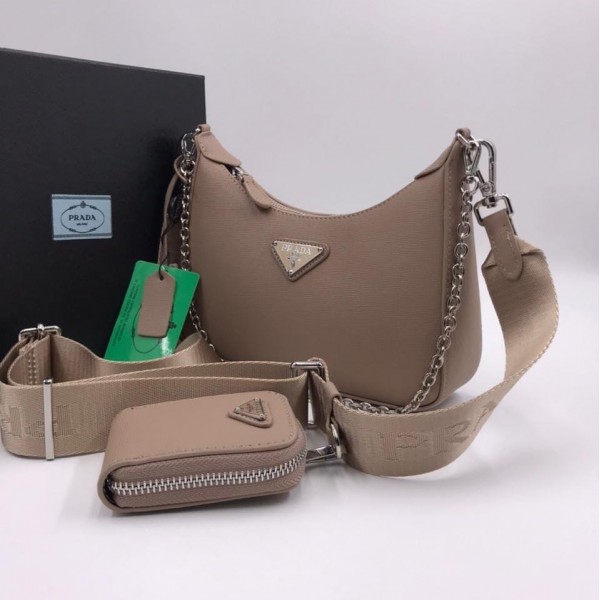 Сумка Prada с логотипом